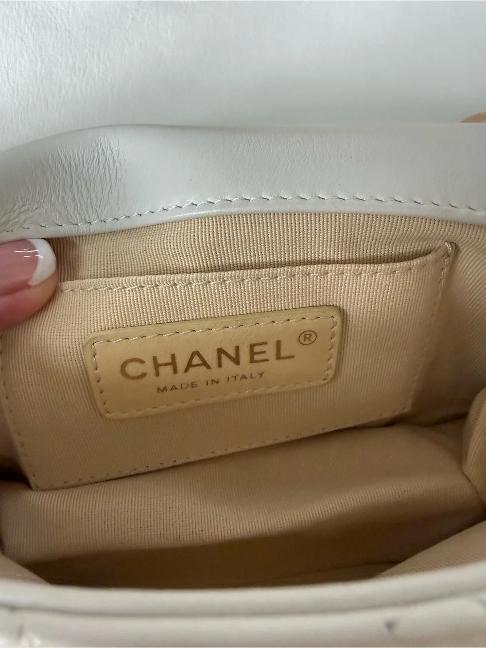 CHANEL authentic 22s